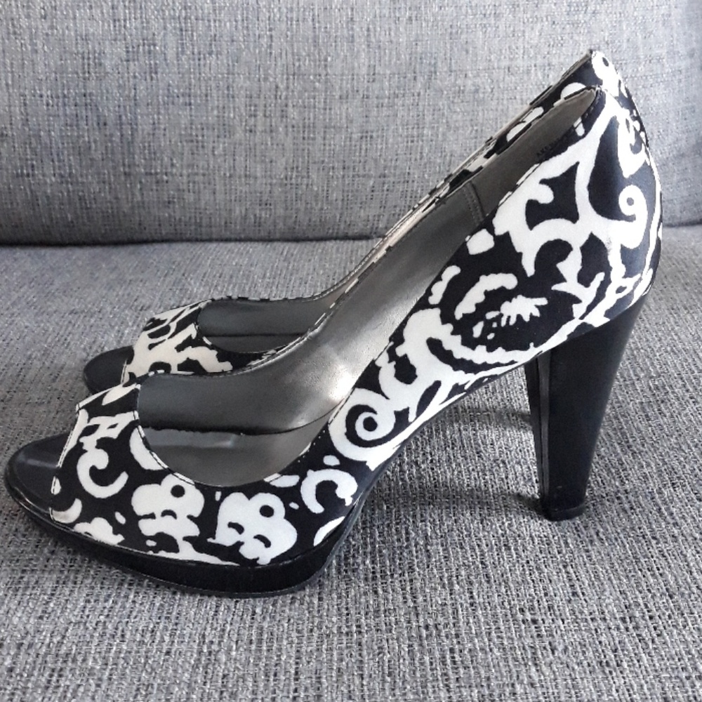Ann Klein Black and White Peep Toe Pumps Size 8.5